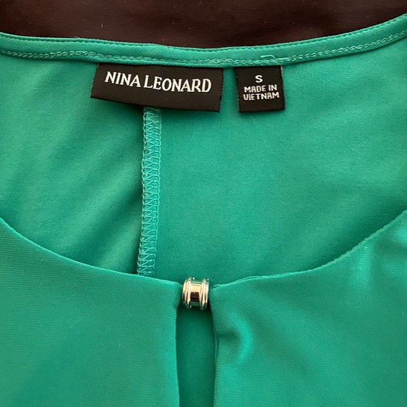 NINA LEONARD *HOST PICK * off the shoulders 💚 - Picture 4 of 4